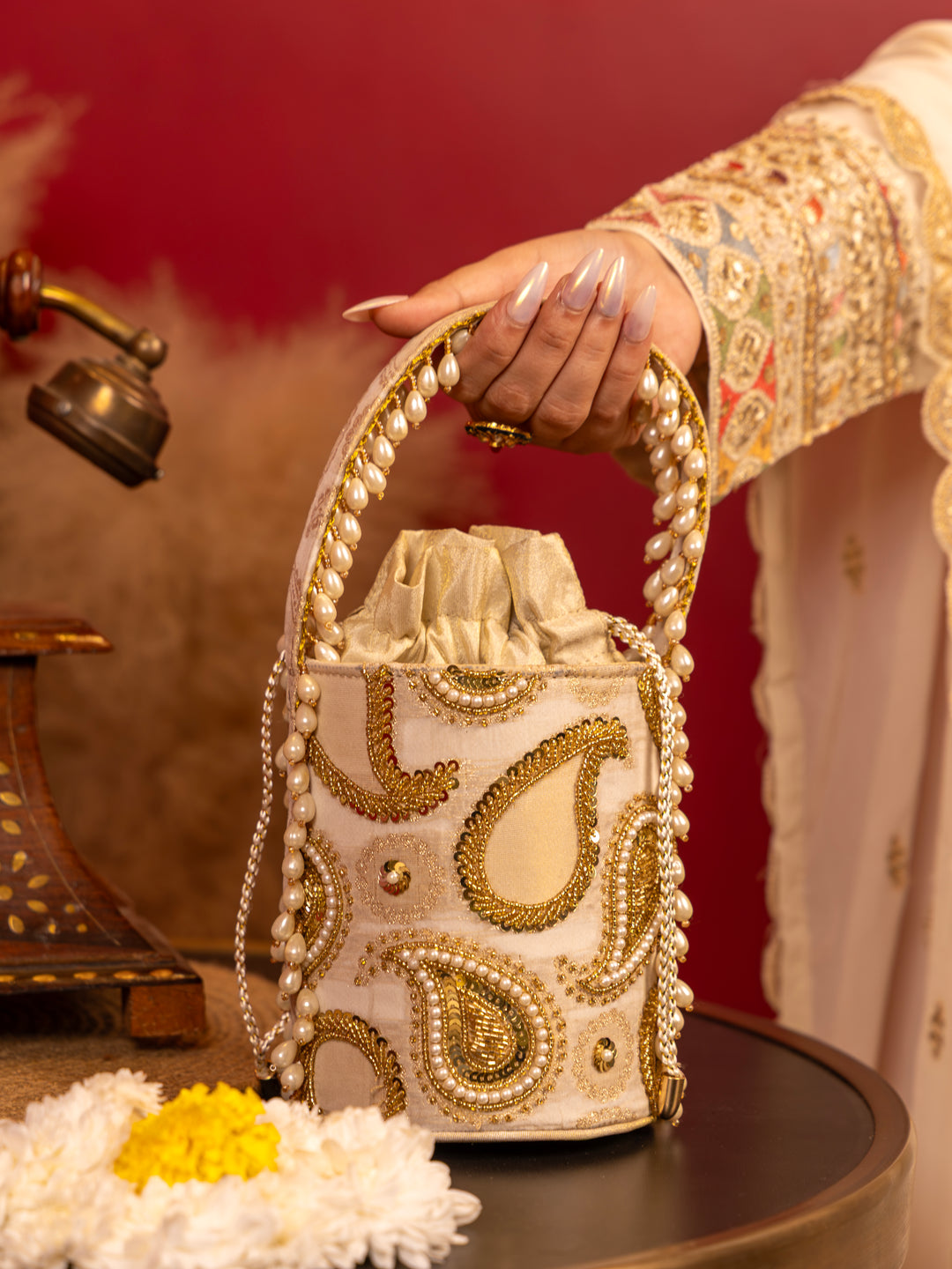 Mehraz Bucket Bag - Off white - Suave Bags  